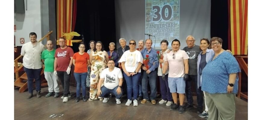 El voluntariado de la Fundació Iris participa en el 30º aniversario del Casal de la Gent Gran de la Colònia Güell
