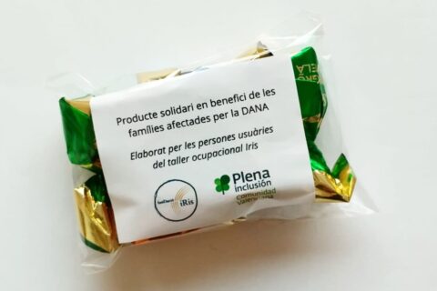 Ajuda’ns a recolzar aquestes famílies adquirint la teva bossa de bombons avui mateix o fent un donatiu directe. Cada gest compta!