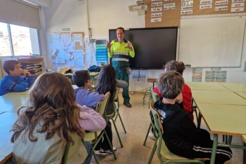 Col·laborem amb l’Escola La Guardia en la naturalització de la seva bassa escolar