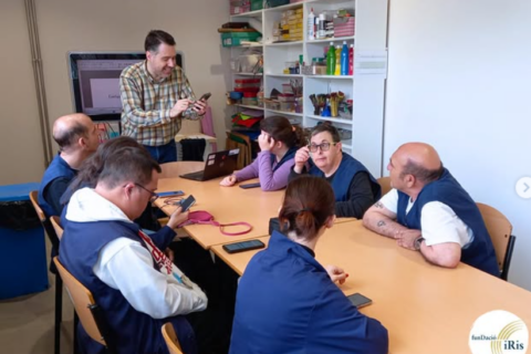 Impulsem la inclusió digital amb el programa Més digitals