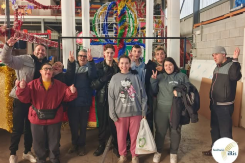 Preparant la carrossa de la Cavalcada de Reis