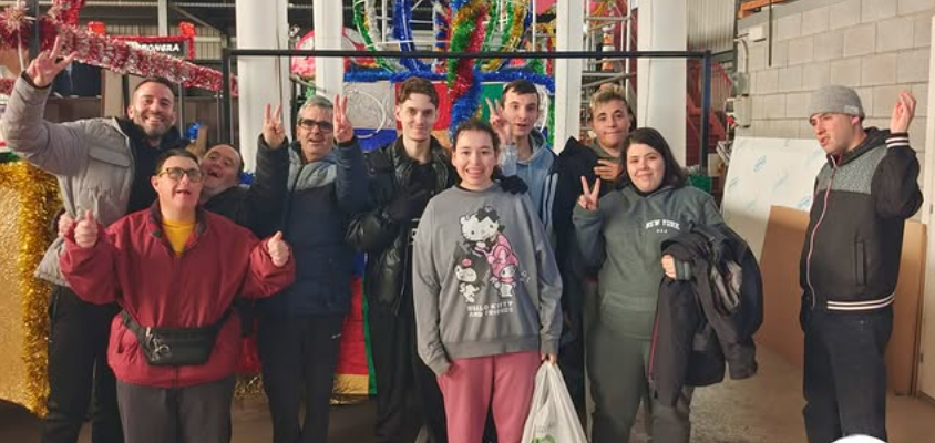 Preparant la carrossa de la Cavalcada de Reis