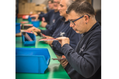 Feina de cada dia al servei de Manipulats