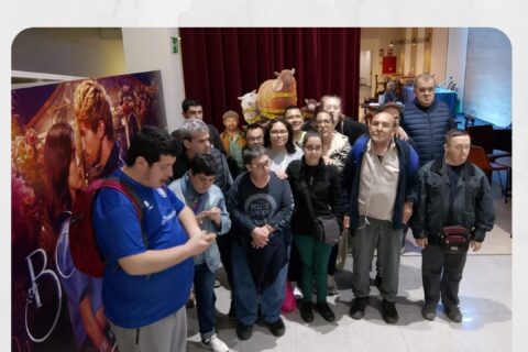 El grup de lleure gaudeix d’una tarda de cinema